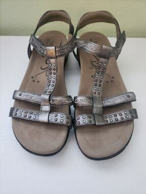 Tao's Women's Award Sandal Pewter - 10